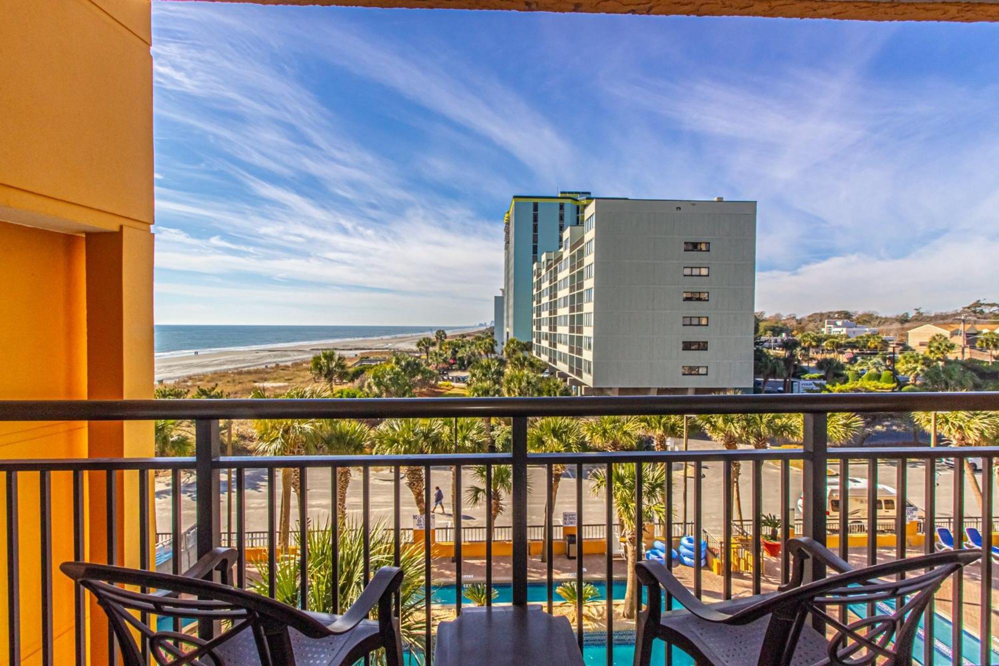 Oversized Ocean View Queen Suite With Beautiful Fireplace And Accents - Sleeps 4 Guests! Мертл-Біч Номер фото