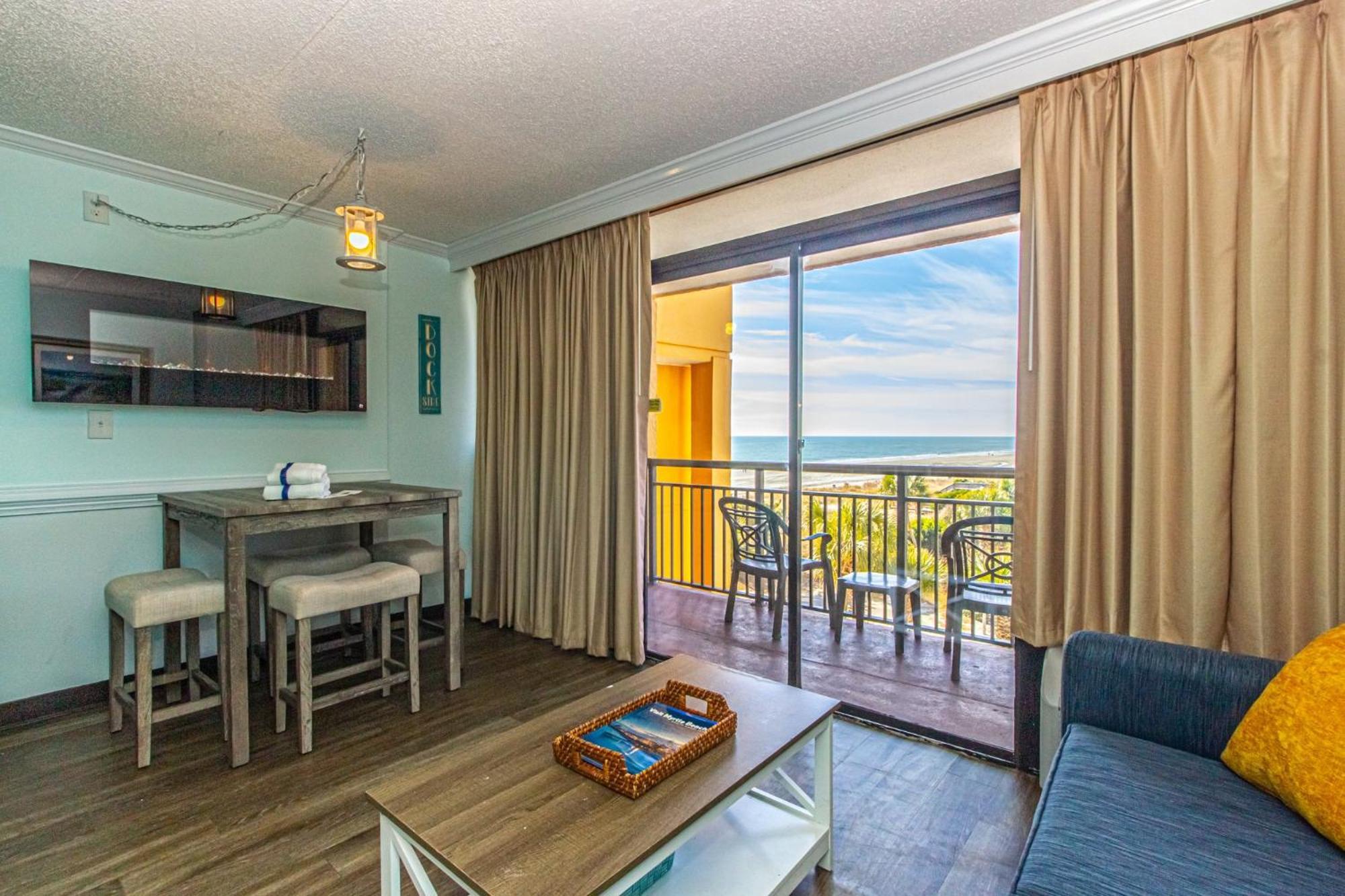 Oversized Ocean View Queen Suite With Beautiful Fireplace And Accents - Sleeps 4 Guests! Мертл-Біч Номер фото