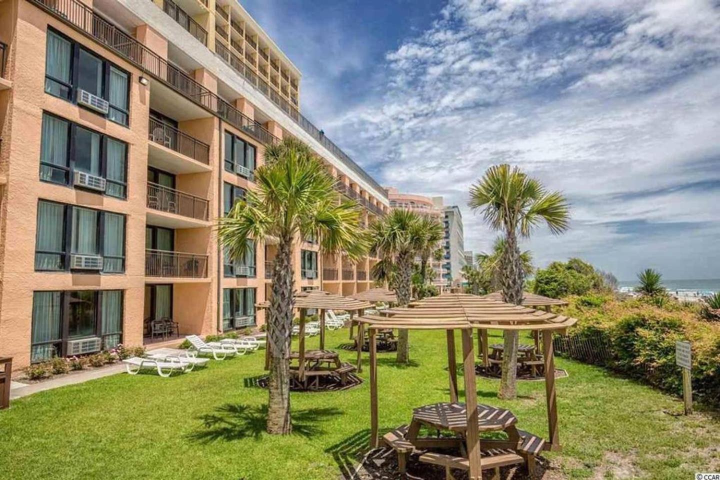 Oversized Ocean View Queen Suite With Beautiful Fireplace And Accents - Sleeps 4 Guests! Мертл-Біч Номер фото