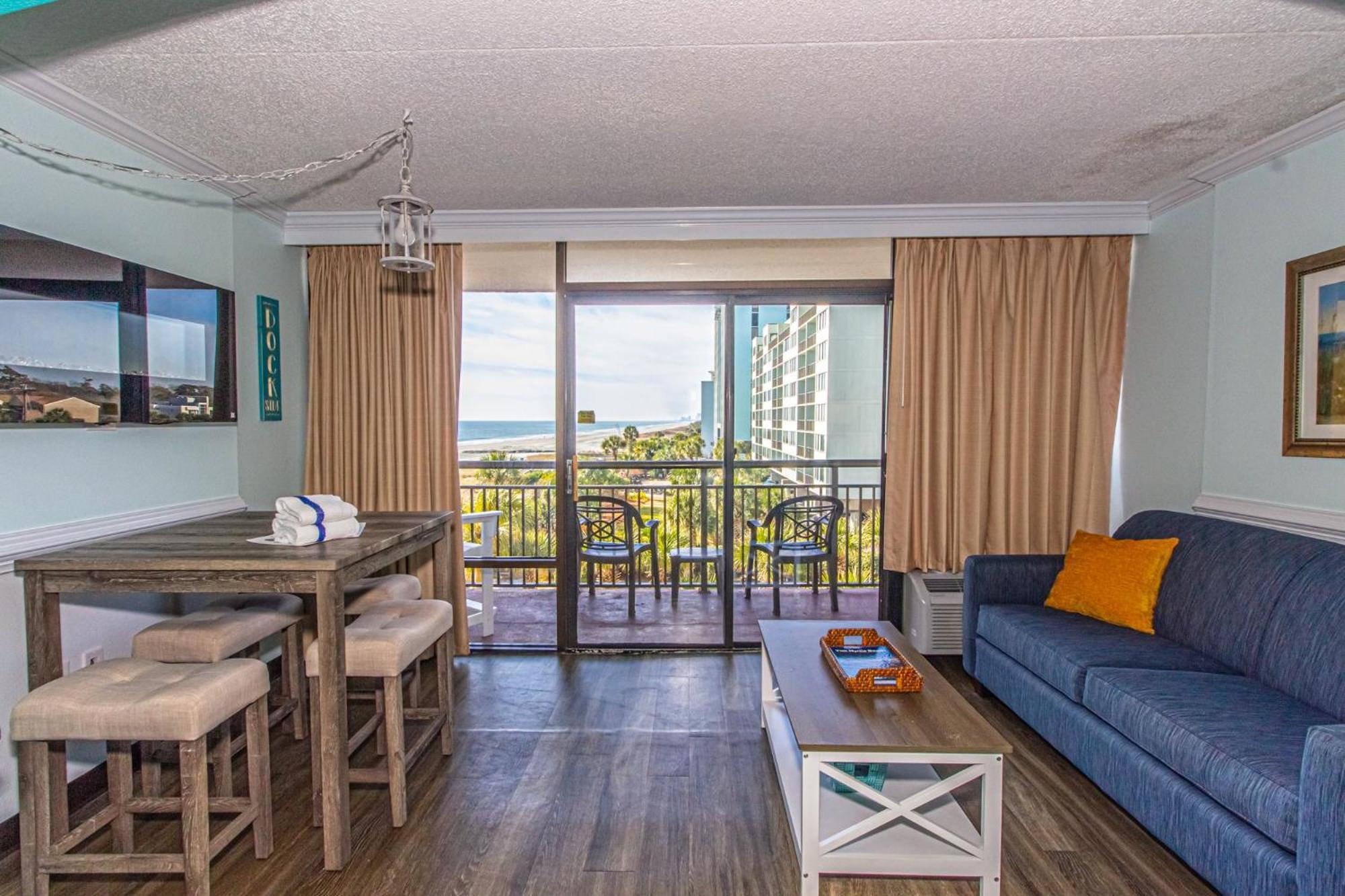 Oversized Ocean View Queen Suite With Beautiful Fireplace And Accents - Sleeps 4 Guests! Мертл-Біч Номер фото