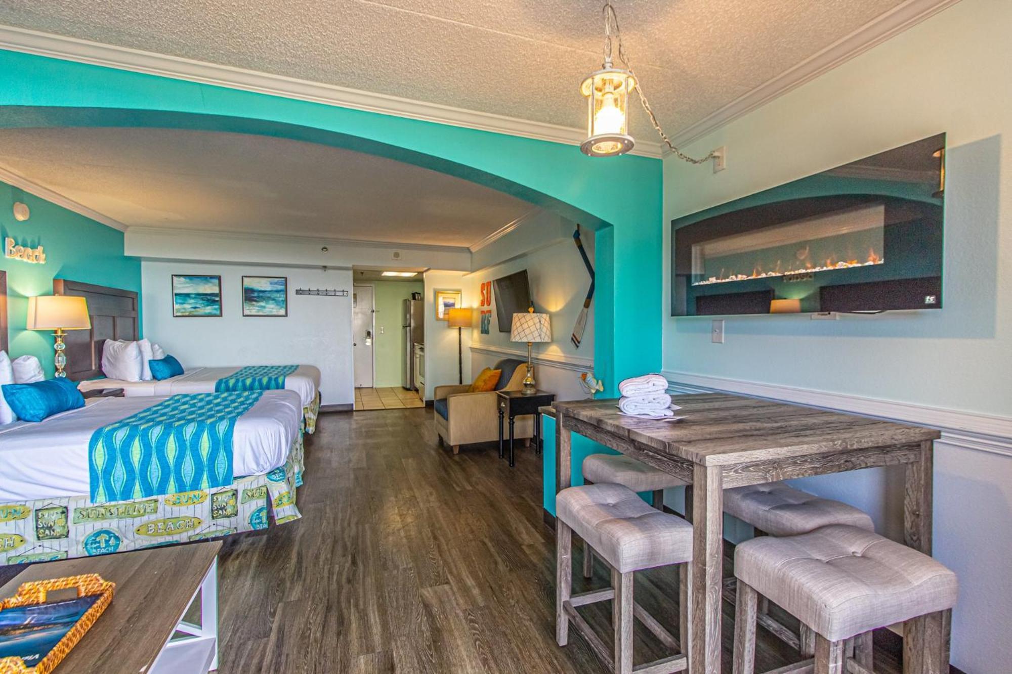 Oversized Ocean View Queen Suite With Beautiful Fireplace And Accents - Sleeps 4 Guests! Мертл-Біч Номер фото