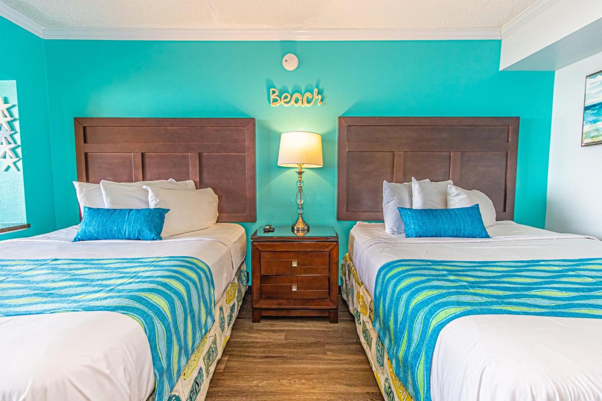 Oversized Ocean View Queen Suite With Beautiful Fireplace And Accents - Sleeps 4 Guests! Мертл-Біч Номер фото