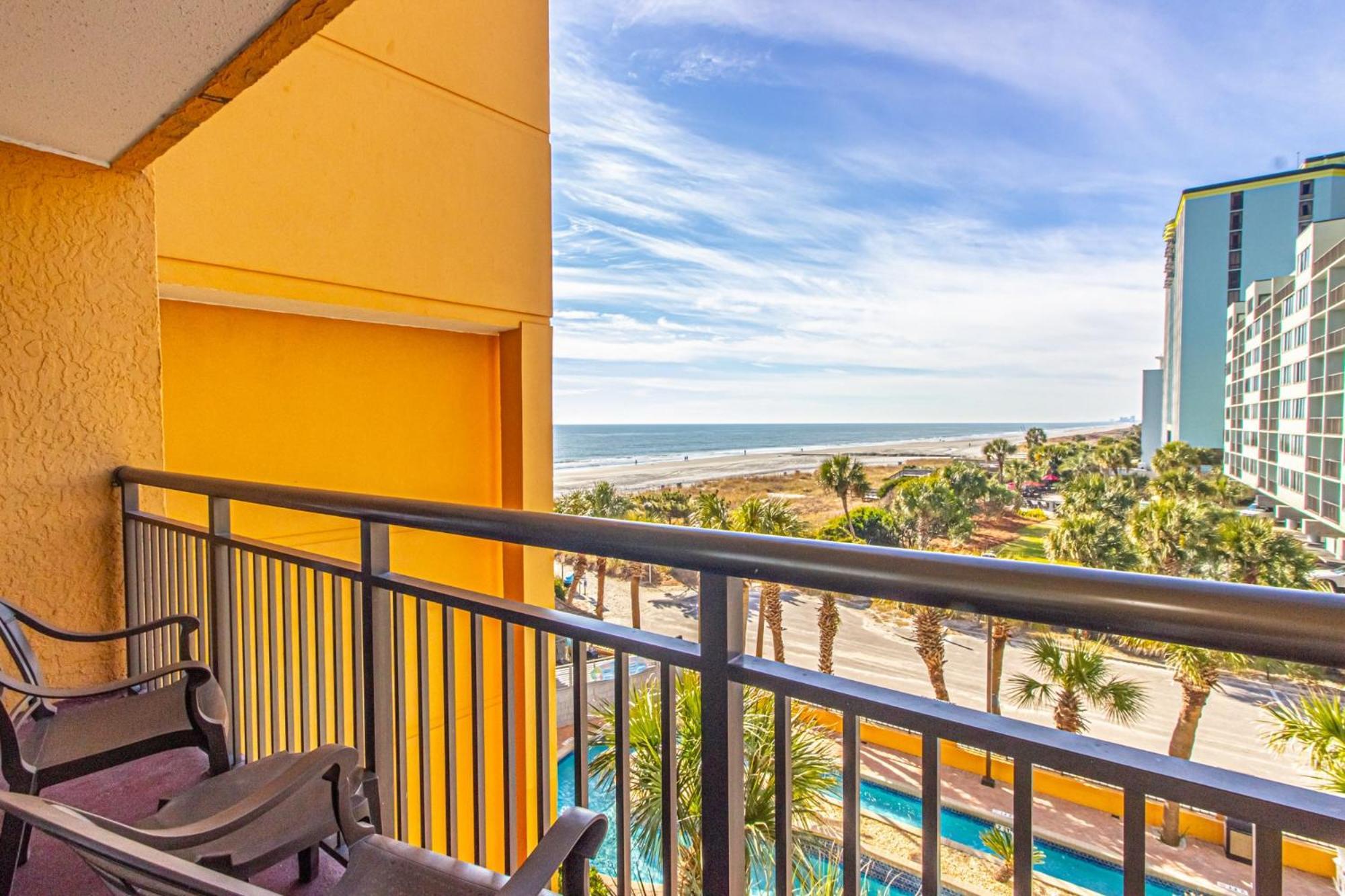 Oversized Ocean View Queen Suite With Beautiful Fireplace And Accents - Sleeps 4 Guests! Мертл-Біч Номер фото